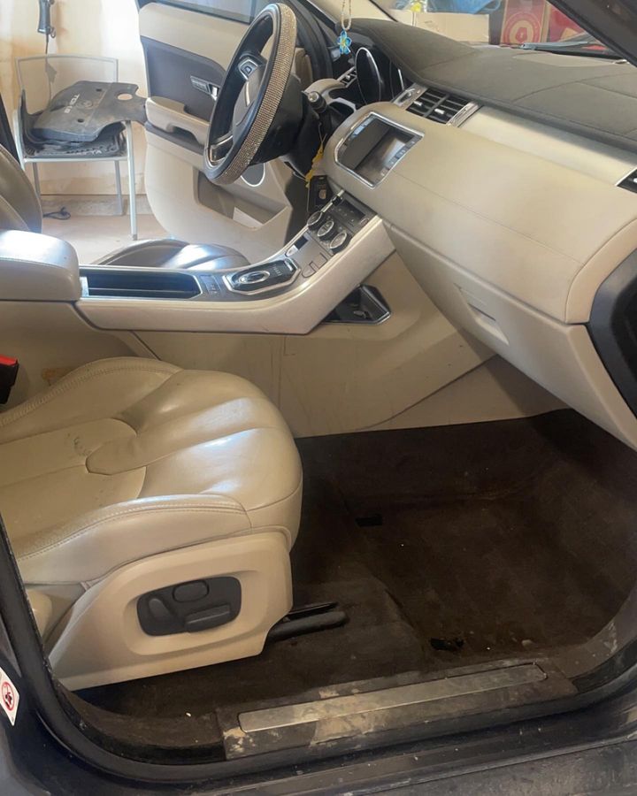 Range Rover cream